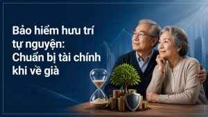Cặp vợ chồng lớn tuổi an nhiên bên biểu tượng đồng hồ cát, cây tiền và khiên bảo vệ, minh họa cho bảo hiểm hưu trí tự nguyện