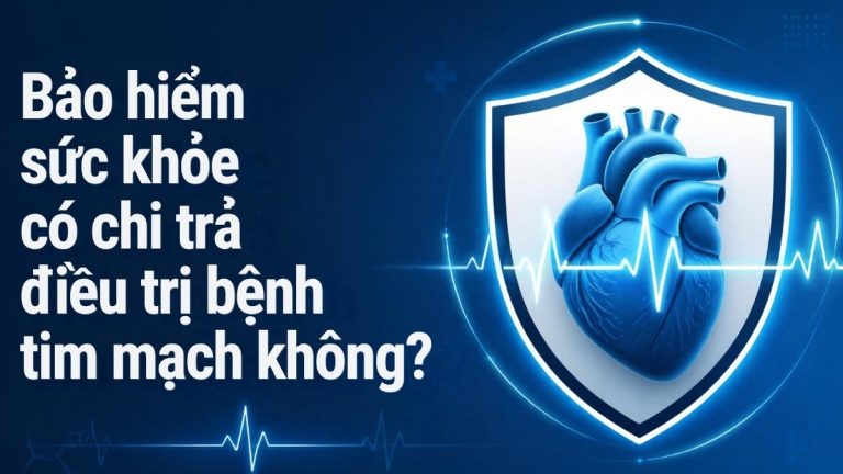 Minh họa trái tim với nhịp tim ECG và khiên bảo vệ màu xanh navy, biểu tượng cho bảo hiểm sức khỏe chi trả điều trị bệnh tim mạch